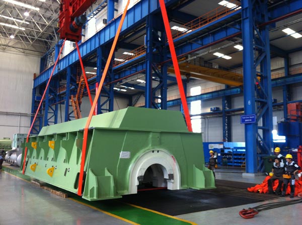 工業(yè)翻轉(zhuǎn)機安裝起吊作業(yè)