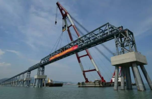 海上橋梁建設(shè)吊裝